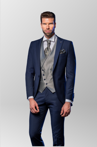 Traje novio Giovanni Ricci Napoli marino