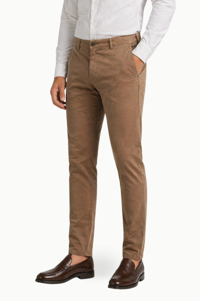 Pantalón chino Dos Galgos algodón elástico tabaco